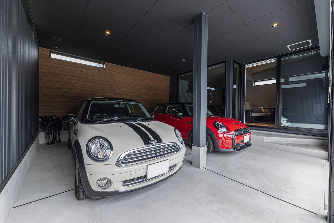 スタジオ・チッタ 【2630万円／25.4坪／間取り有／平屋】クルマ好きが叶えた超機能的でミニマルデザインのガレージハウスの建築実例画像2