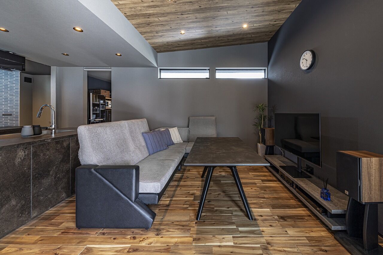 スタジオ・チッタ 【2630万円／25.4坪／間取り有／平屋】クルマ好きが叶えた超機能的でミニマルデザインのガレージハウスの建築実例画像3