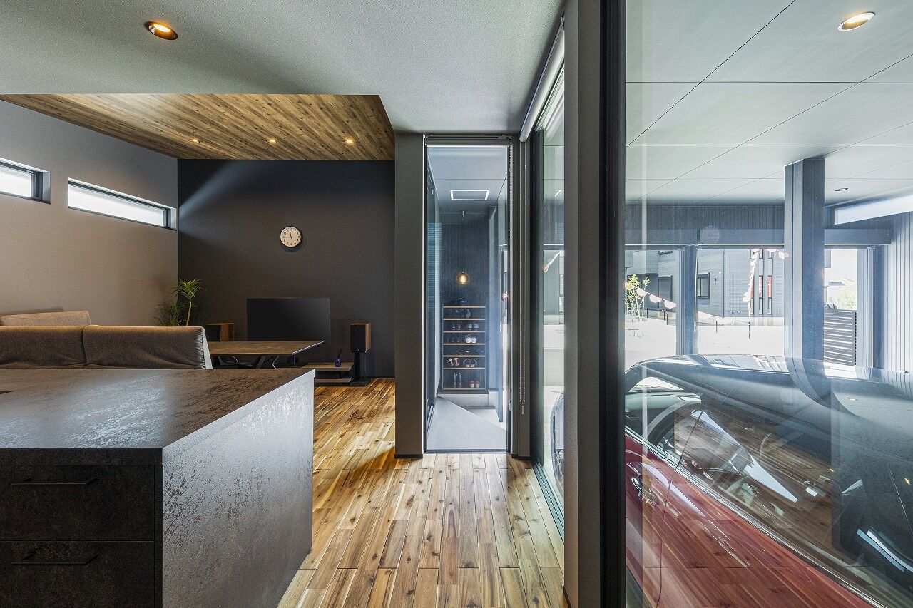 スタジオ・チッタ 【2630万円／25.4坪／間取り有／平屋】クルマ好きが叶えた超機能的でミニマルデザインのガレージハウスの建築実例画像6