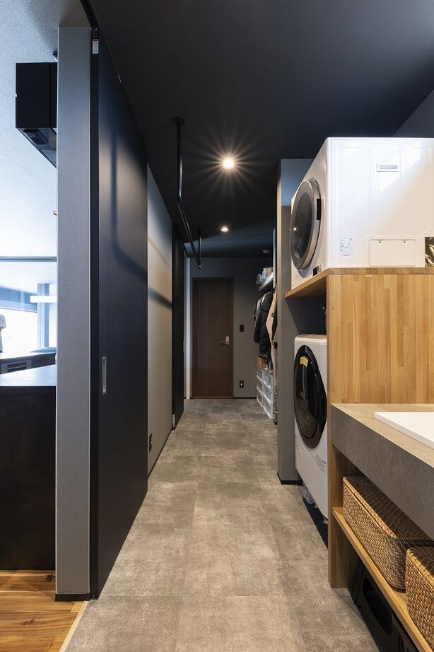 スタジオ・チッタ 【2630万円／25.4坪／間取り有／平屋】クルマ好きが叶えた超機能的でミニマルデザインのガレージハウスの建築実例画像8