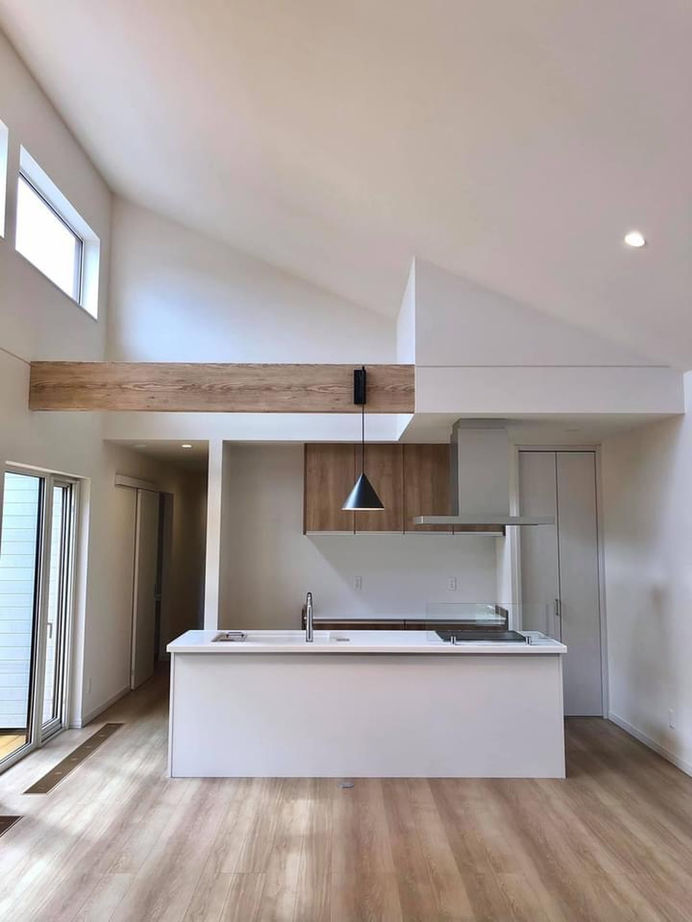 JOYハウス（西條産業） <小樽市/平屋/ウッドデッキ>吹上天井が開放的！駆け回る子どもたちを安心して見守れる子育てしやすい住まいの建築実例画像3