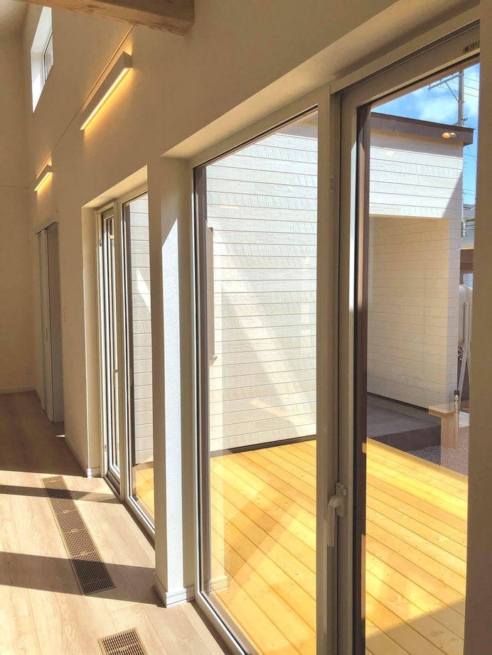 JOYハウス（西條産業） <小樽市/平屋/ウッドデッキ>吹上天井が開放的！駆け回る子どもたちを安心して見守れる子育てしやすい住まいの建築実例画像6