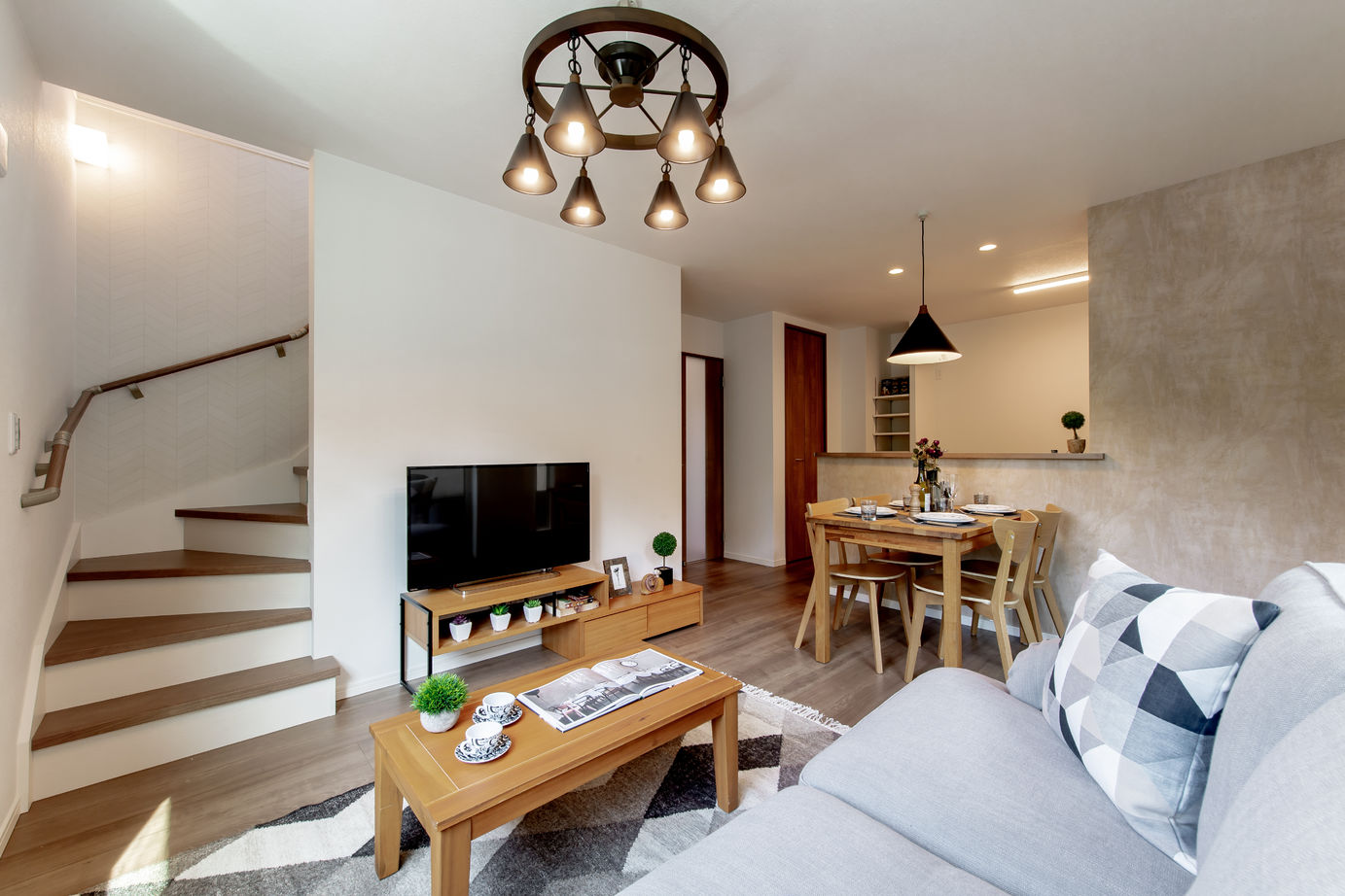 アクティブハウス 【1000万円台/20坪台/間取り有】家族の絆が深まるリビング階段。動線計画が行き届いた理想の住まいをの建築実例画像3