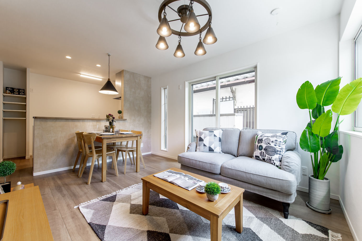 アクティブハウス 【1000万円台/20坪台/間取り有】家族の絆が深まるリビング階段。動線計画が行き届いた理想の住まいをの建築実例画像4