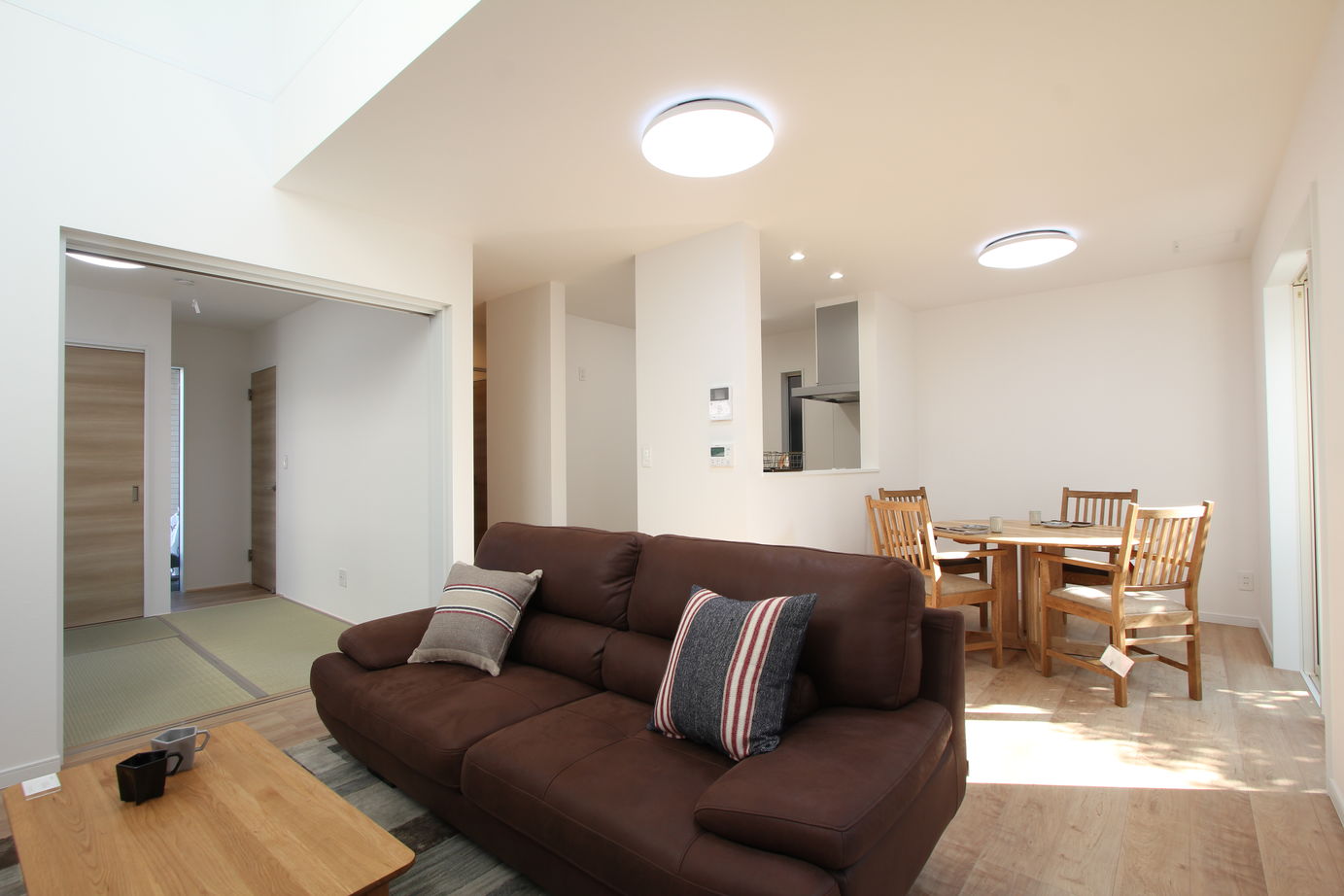 アクティブハウス 【1000万円台/30坪台/スタイリッシュ/間取り掲載】細長い家の上手な間取り。工夫をつめ込んだおしゃれな家の建築実例画像2