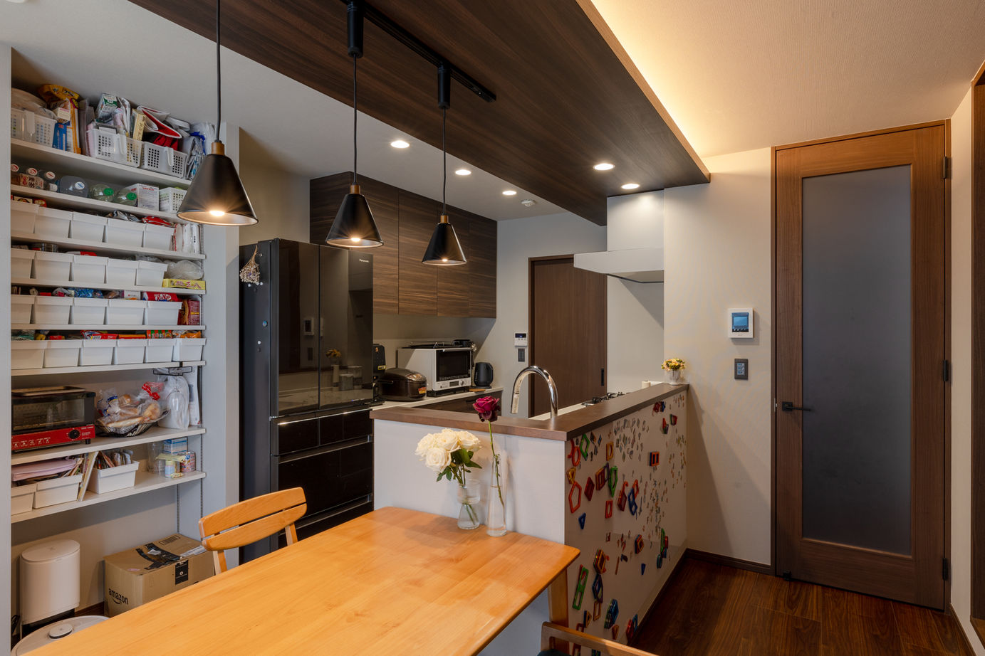 アクティブハウス 【1000万円台/20坪台/スタイリッシュ】シャープな黒の外観と、遊び心のあるインテリア。モダン和室のある家の建築実例画像2