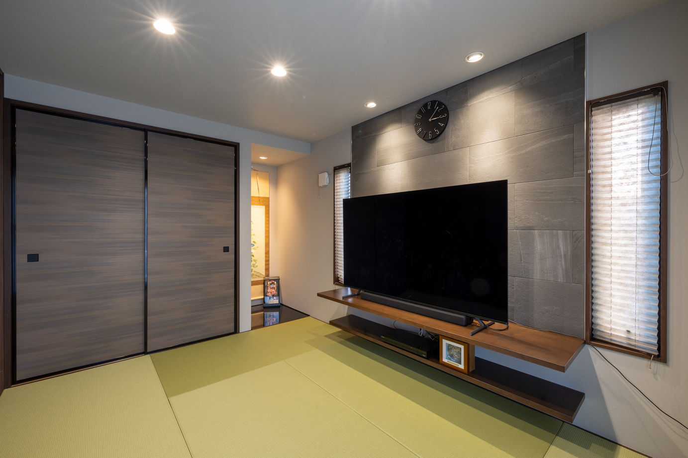 アクティブハウス 【1000万円台/20坪台/スタイリッシュ】シャープな黒の外観と、遊び心のあるインテリア。モダン和室のある家の建築実例画像3