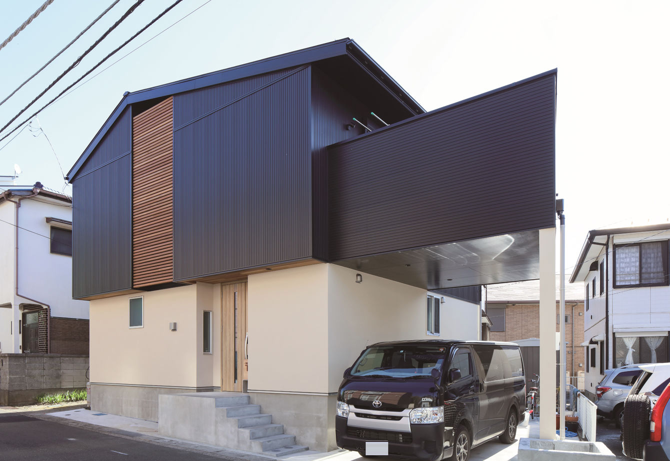 ハウスイズム建築設計事務所 【間取り有/ビルトインガレージ】セカンドリビングは愛犬と過ごす癒しの時間。夜は夫婦で語らうバータイムの建築実例画像3