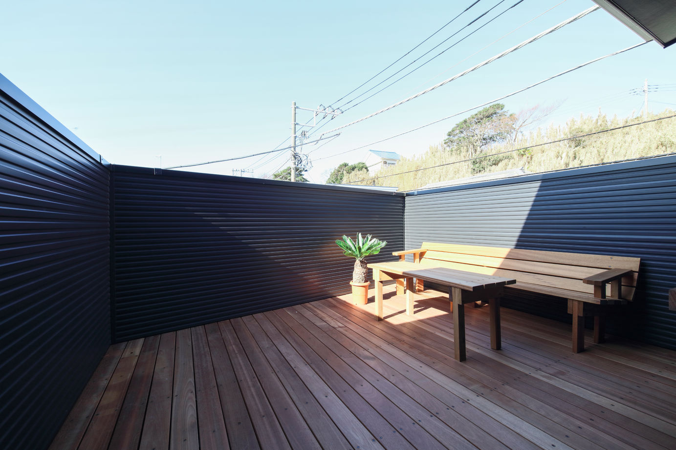 ハウスイズム建築設計事務所 【間取り有/ビルトインガレージ】セカンドリビングは愛犬と過ごす癒しの時間。夜は夫婦で語らうバータイムの建築実例画像6