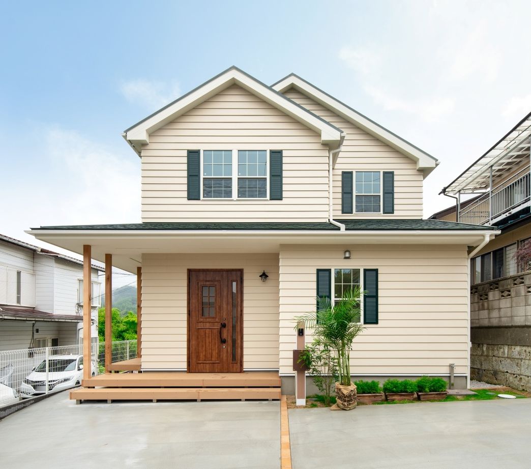 ハウスイズム建築設計事務所 【2150万円/間取り有/サーファーズハウス】ウッドデッキで囲む食卓。家族も友人も集まる、西海岸スタイルの建築実例画像3