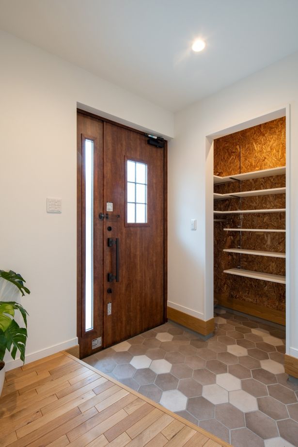 ハウスイズム建築設計事務所 【2150万円/間取り有/サーファーズハウス】ウッドデッキで囲む食卓。家族も友人も集まる、西海岸スタイルの建築実例画像15