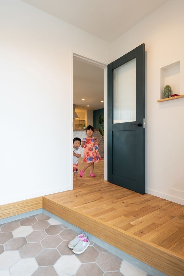 ハウスイズム建築設計事務所 【2150万円/間取り有/サーファーズハウス】ウッドデッキで囲む食卓。家族も友人も集まる、西海岸スタイルの建築実例画像16