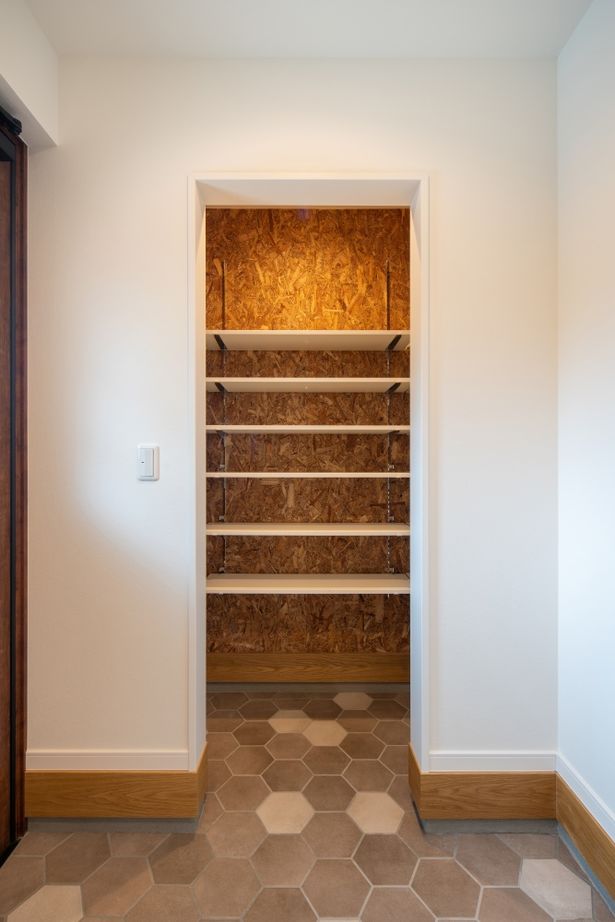 ハウスイズム建築設計事務所 【2150万円/間取り有/サーファーズハウス】ウッドデッキで囲む食卓。家族も友人も集まる、西海岸スタイルの建築実例画像19