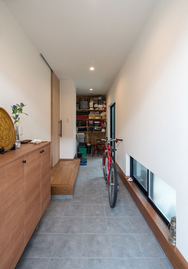 ハウスイズム建築設計事務所 【2180万円/30坪台/間取り有】自転車のまま玄関土間へ。趣味と暮らしが自然につながる、遊び心満載の家の建築実例画像3