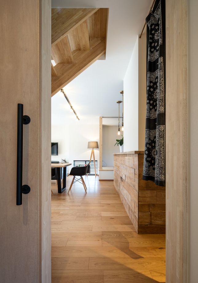 ハウスイズム建築設計事務所 【2180万円/30坪台/間取り有】自転車のまま玄関土間へ。趣味と暮らしが自然につながる、遊び心満載の家の建築実例画像8