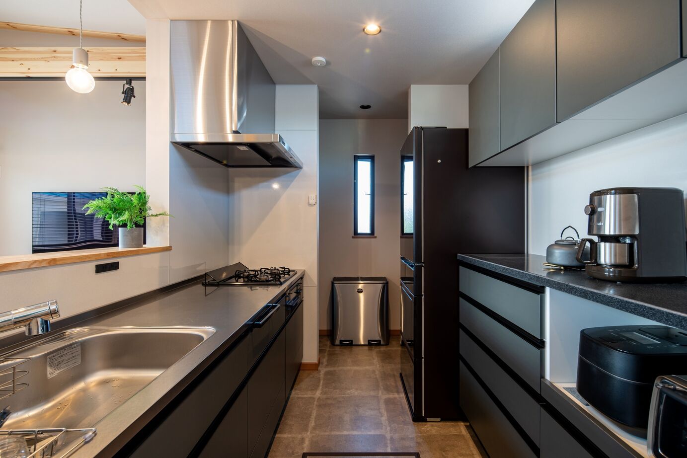 ハウスイズム建築設計事務所 【2230万円/間取り有】バイクを磨き、釣り道具を整える。ガレージで趣味に没頭できる、自分だけの秘密基地の建築実例画像7