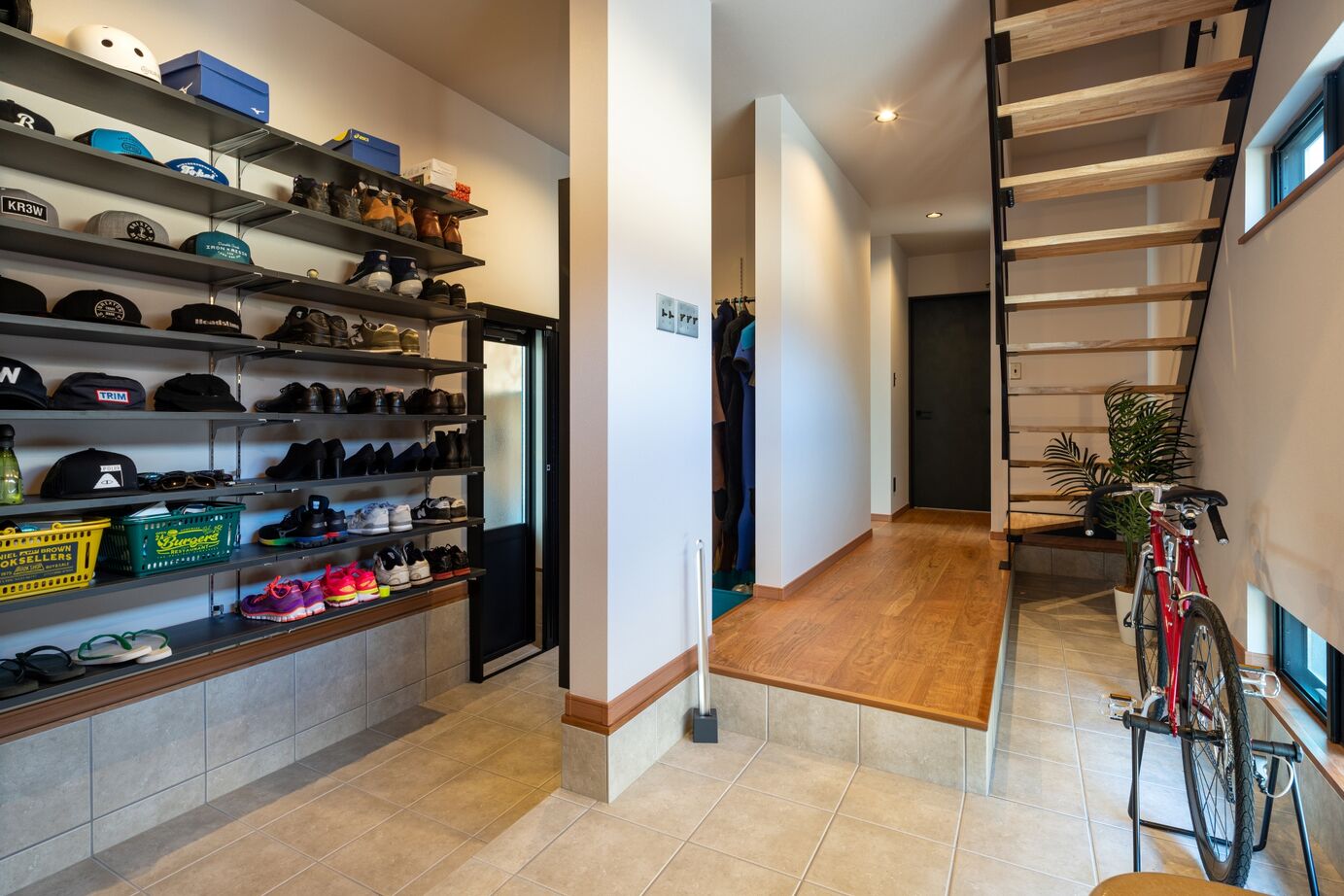 ハウスイズム建築設計事務所 【2230万円/間取り有】バイクを磨き、釣り道具を整える。ガレージで趣味に没頭できる、自分だけの秘密基地の建築実例画像10