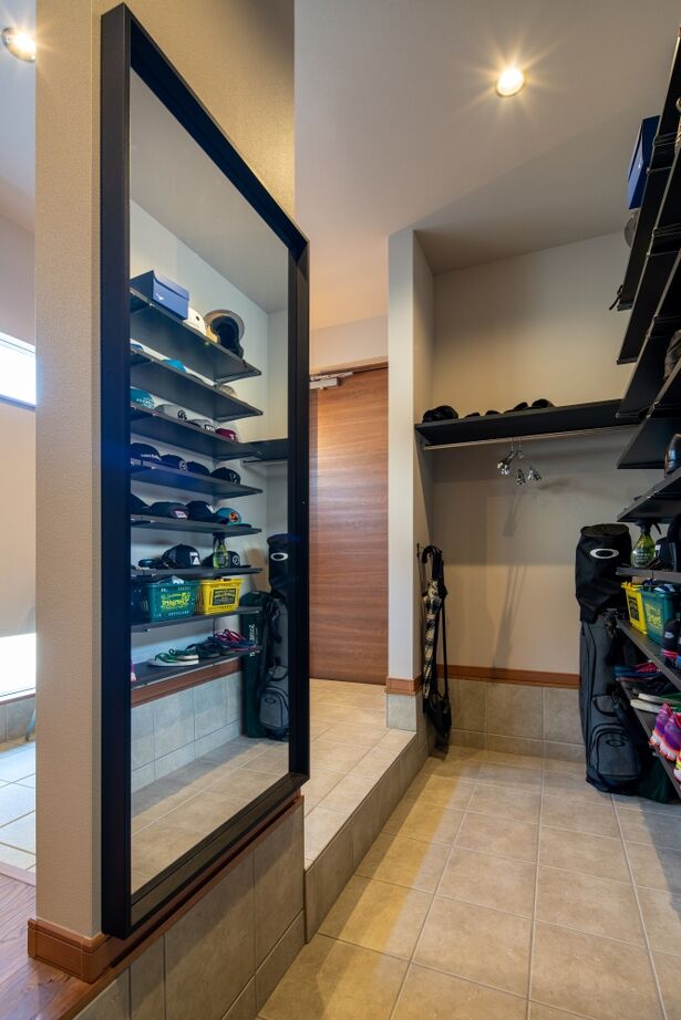 ハウスイズム建築設計事務所 【2230万円/間取り有】バイクを磨き、釣り道具を整える。ガレージで趣味に没頭できる、自分だけの秘密基地の建築実例画像12