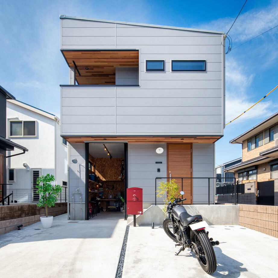 ハウスイズム建築設計事務所 【2230万円/間取り有】バイクを磨き、釣り道具を整える。ガレージで趣味に没頭できる、自分だけの秘密基地の建築実例画像19