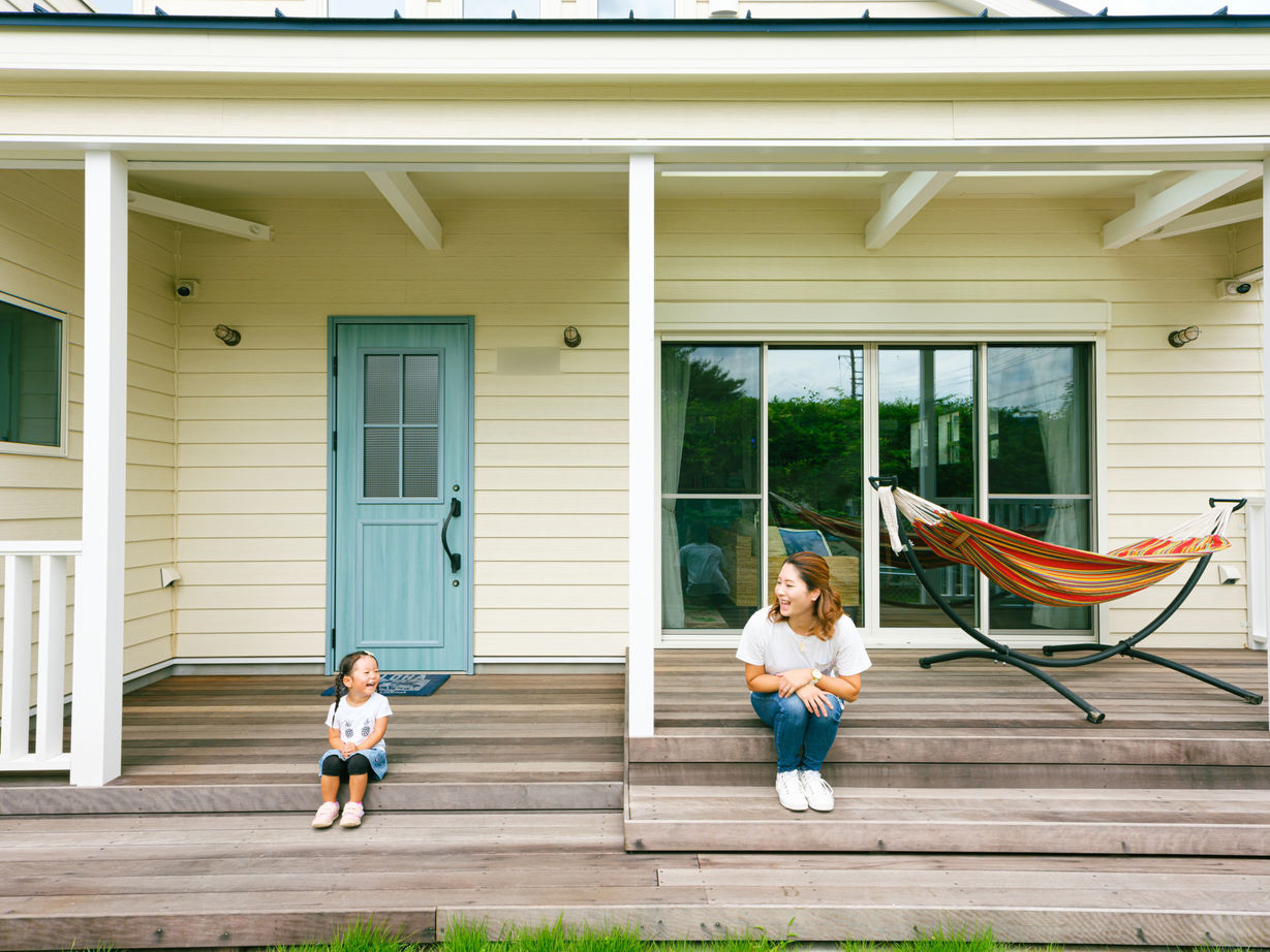 ハウスイズム建築設計事務所 【2700万円/30坪台/平屋風/間取り有】ハンモックに揺られながら、風を感じる。ウッドデッキが家族の特等席の建築実例画像3