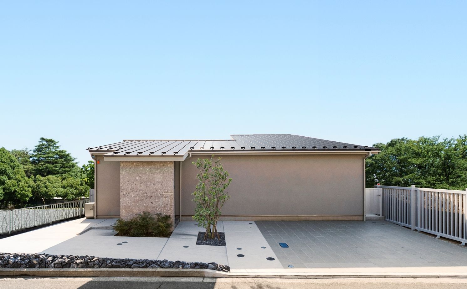 ハウスイズム建築設計事務所 【3900万円台/40坪台/間取り有】一人だけど、独りじゃない。中庭がつなぐ、心地いい夫婦の時間の建築実例画像