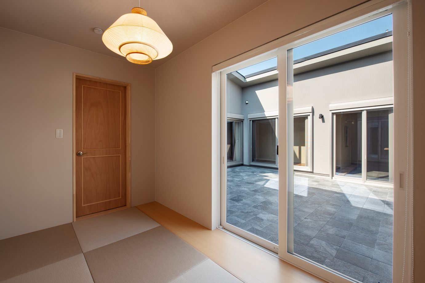 ハウスイズム建築設計事務所 【3900万円台/40坪台/間取り有】一人だけど、独りじゃない。中庭がつなぐ、心地いい夫婦の時間の建築実例画像10