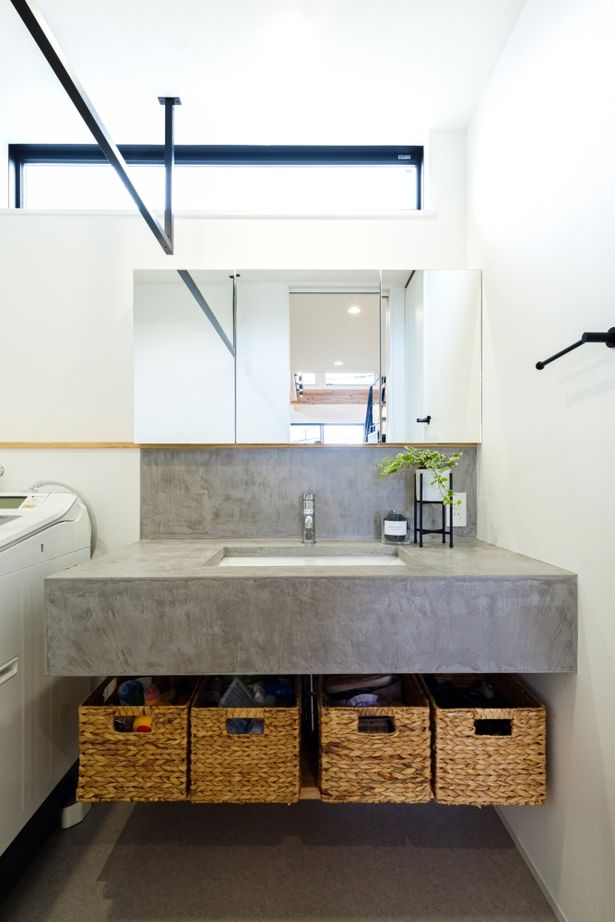 ハウスイズム建築設計事務所 【間取り図有】リビングからつながるバルコニーで乾杯！プール遊びやBBQを楽しみながら、最高のひとときの建築実例画像9