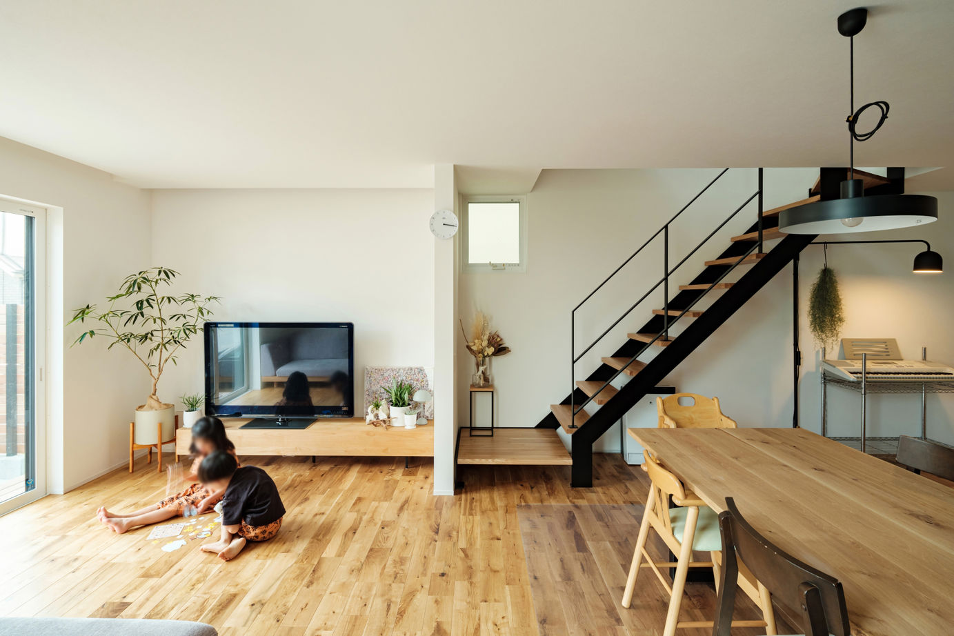 ハウスイズム建築設計事務所 【2500～2999万円/間取り有】ただいまからすぐにお風呂、そして食卓へ。家族の時間をスムーズにつなぐ家の建築実例画像3