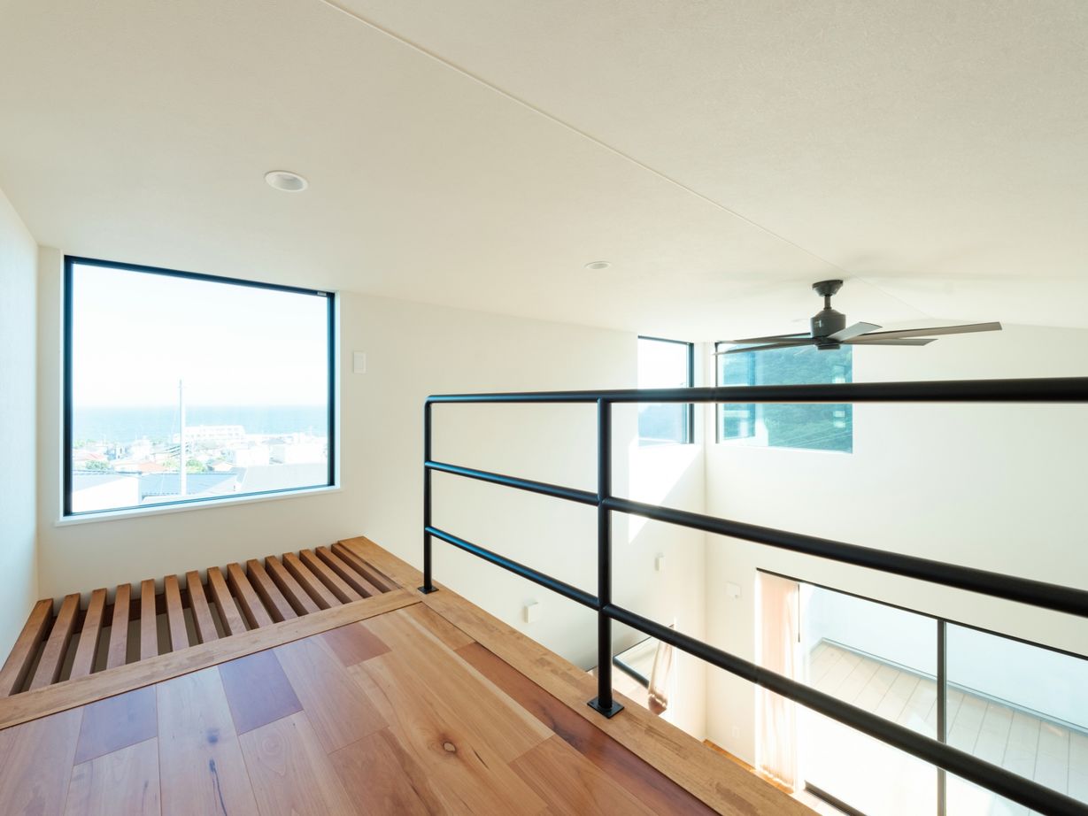 ハウスイズム建築設計事務所 【2700万円台/間取り有】焼きたてのおつまみと映画に浸る。海を一望するバルコニーで、心ほどける晩酌時間の建築実例画像12