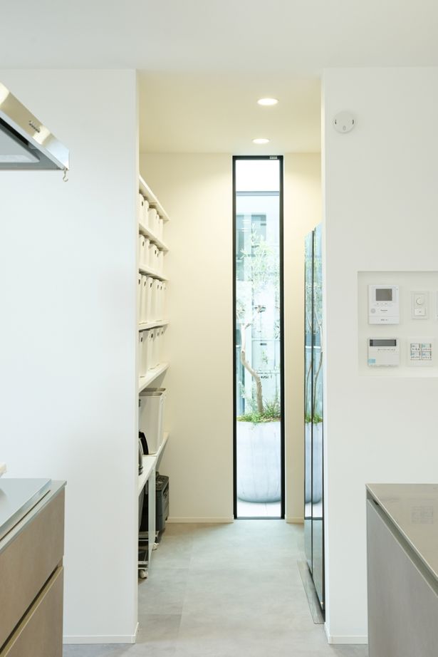 ハウスイズム建築設計事務所 【3000～3499万円/29.9坪/間取り有】美術館のようなリビングで、絵画と炎が彩る至福のひとときの建築実例画像9