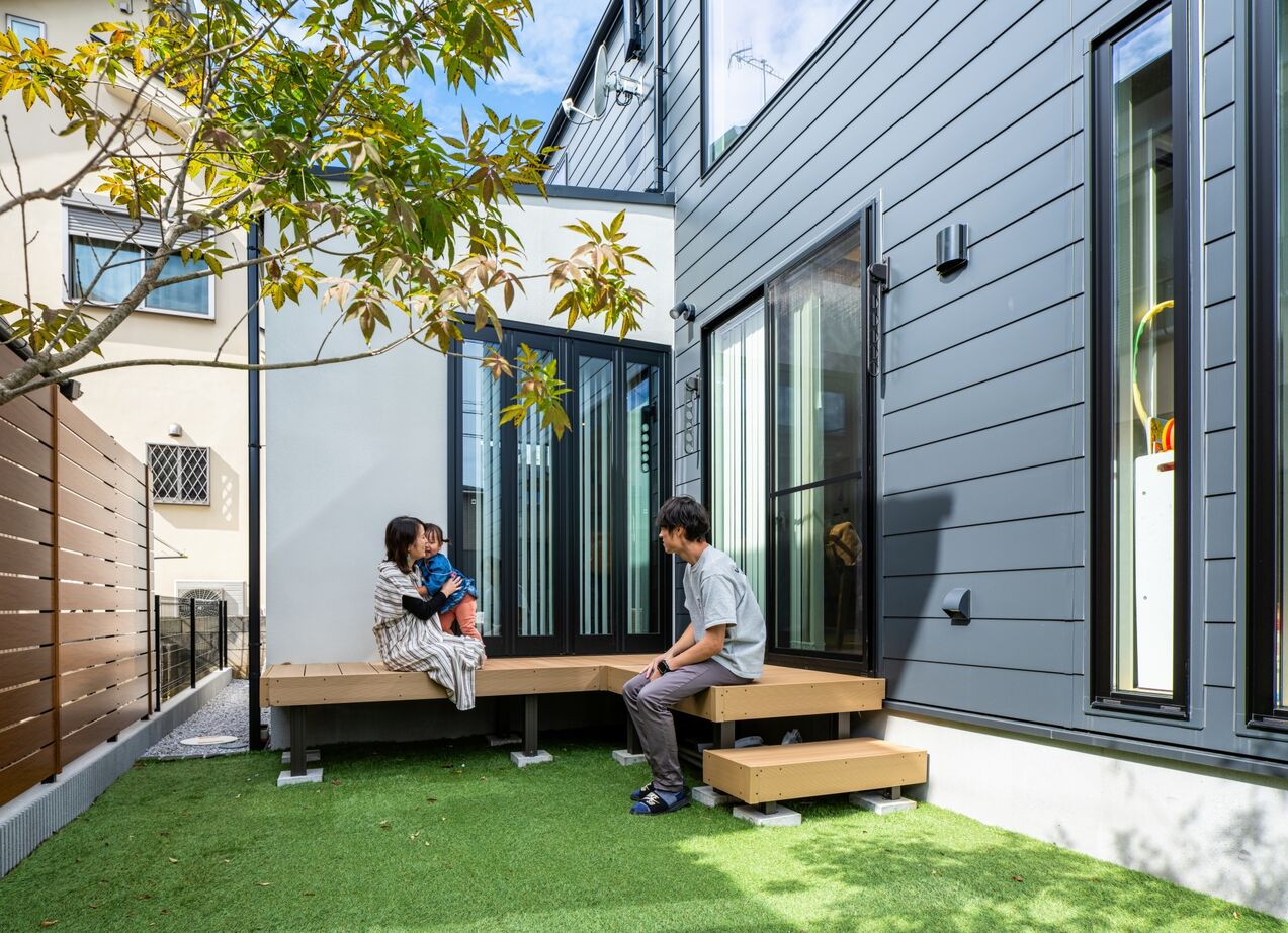 ハウスイズム建築設計事務所 【3000万円台/30.9坪/間取り有】カウンターに腰かけてお酒が楽しめる、バーのようなキッチンがある家の建築実例画像11