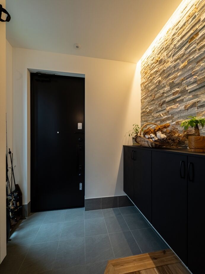 ハウスイズム建築設計事務所 【3000万円台/30.9坪/間取り有】カウンターに腰かけてお酒が楽しめる、バーのようなキッチンがある家の建築実例画像14