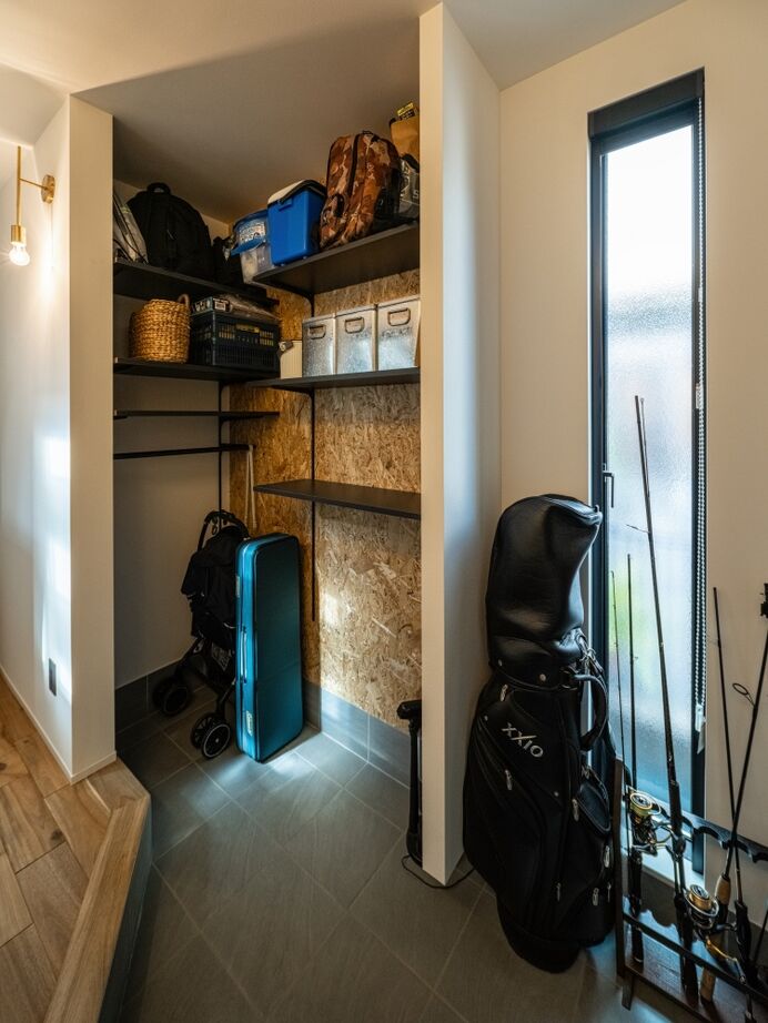 ハウスイズム建築設計事務所 【3000万円台/30.9坪/間取り有】カウンターに腰かけてお酒が楽しめる、バーのようなキッチンがある家の建築実例画像16