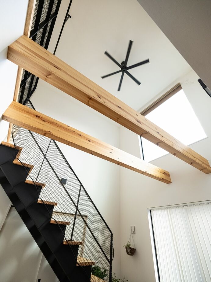 ハウスイズム建築設計事務所 【3000万円台/30.9坪/間取り有】カウンターに腰かけてお酒が楽しめる、バーのようなキッチンがある家の建築実例画像19