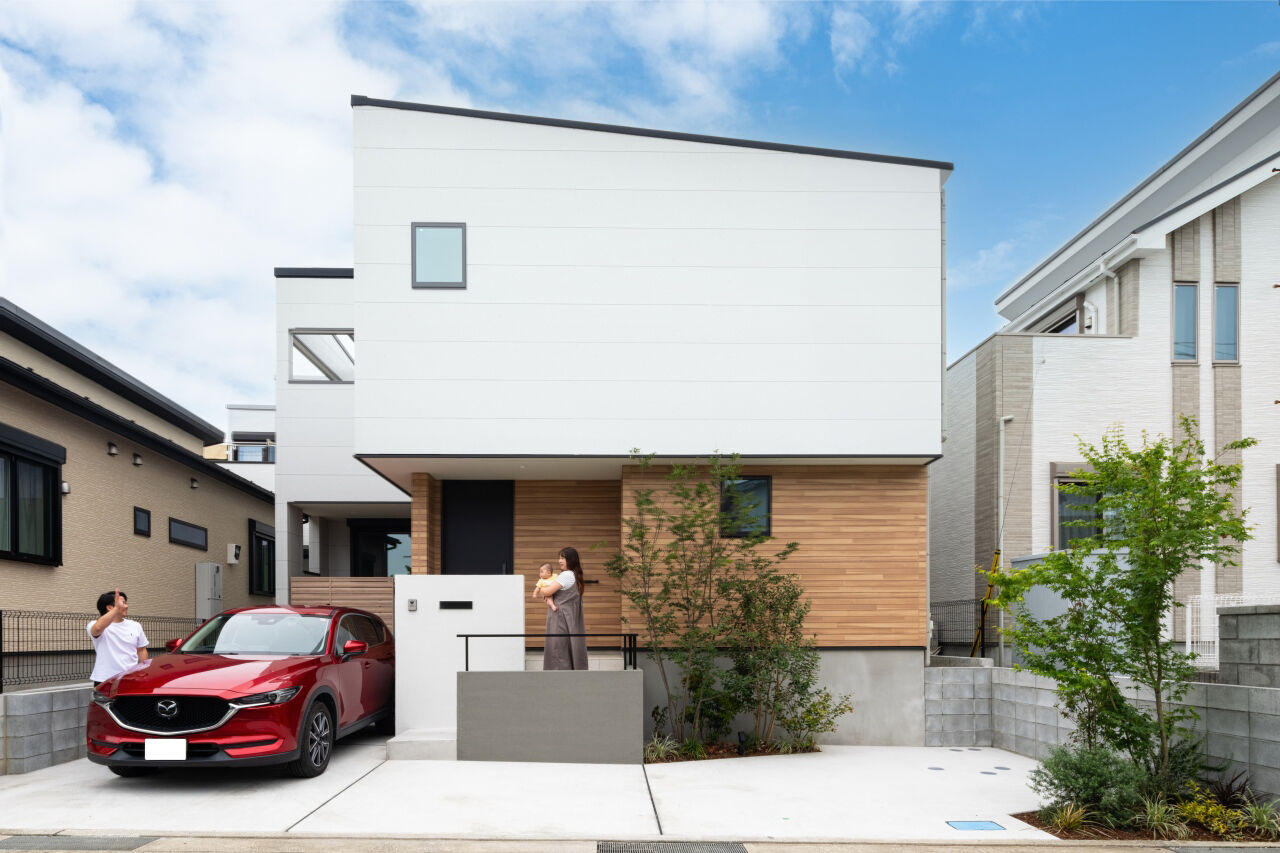 ハウスイズム建築設計事務所 【2000万円台/30坪台/間取り有】階段を上がると、光と風が迎えてくれる。開放感に包まれる2階リビングの建築実例画像1