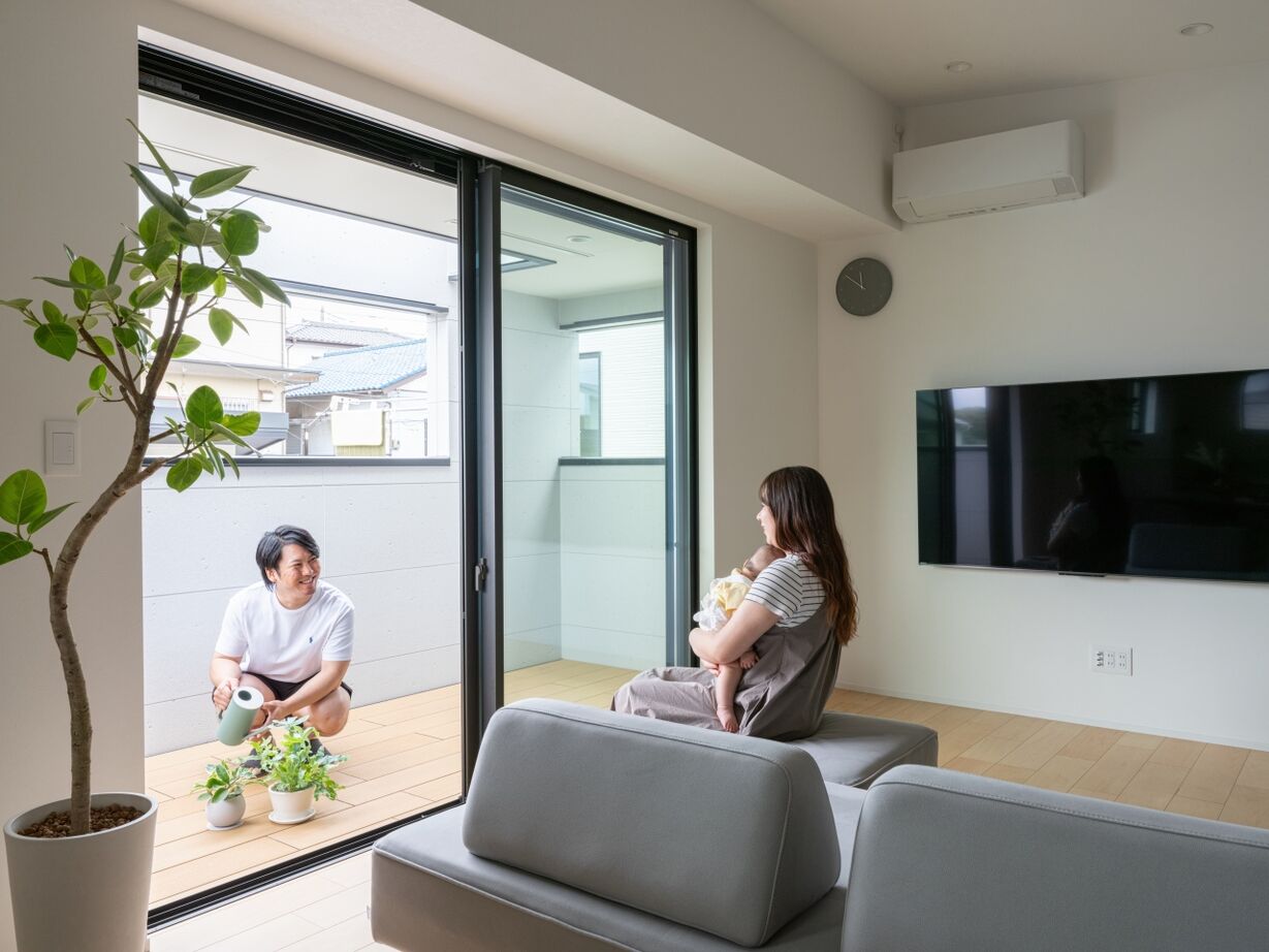 ハウスイズム建築設計事務所 【2000万円台/30坪台/間取り有】階段を上がると、光と風が迎えてくれる。開放感に包まれる2階リビングの建築実例画像4