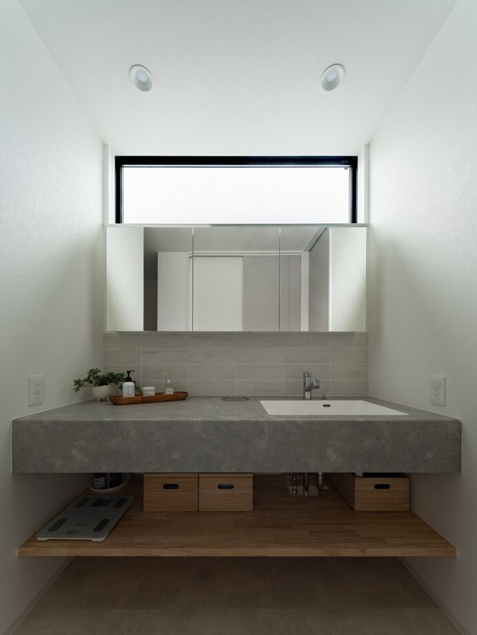 ハウスイズム建築設計事務所 【2000万円台/30坪台/間取り有】階段を上がると、光と風が迎えてくれる。開放感に包まれる2階リビングの建築実例画像8