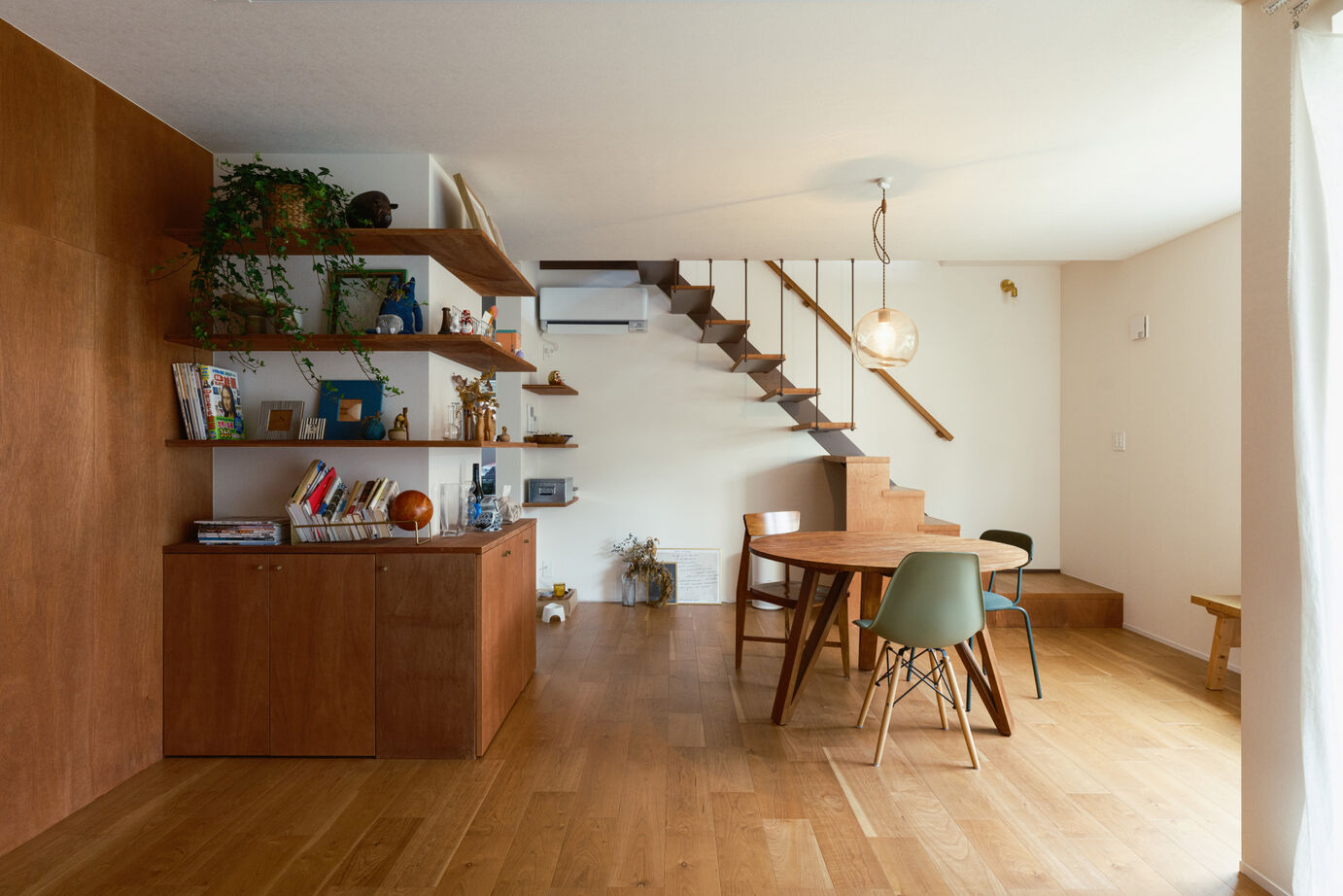 ハウスイズム建築設計事務所 【3500万円台/30坪台/間取り有】読書や音楽などが楽しめる憩いのスペースが、家族の豊かな時間を紡ぐ家の建築実例画像2