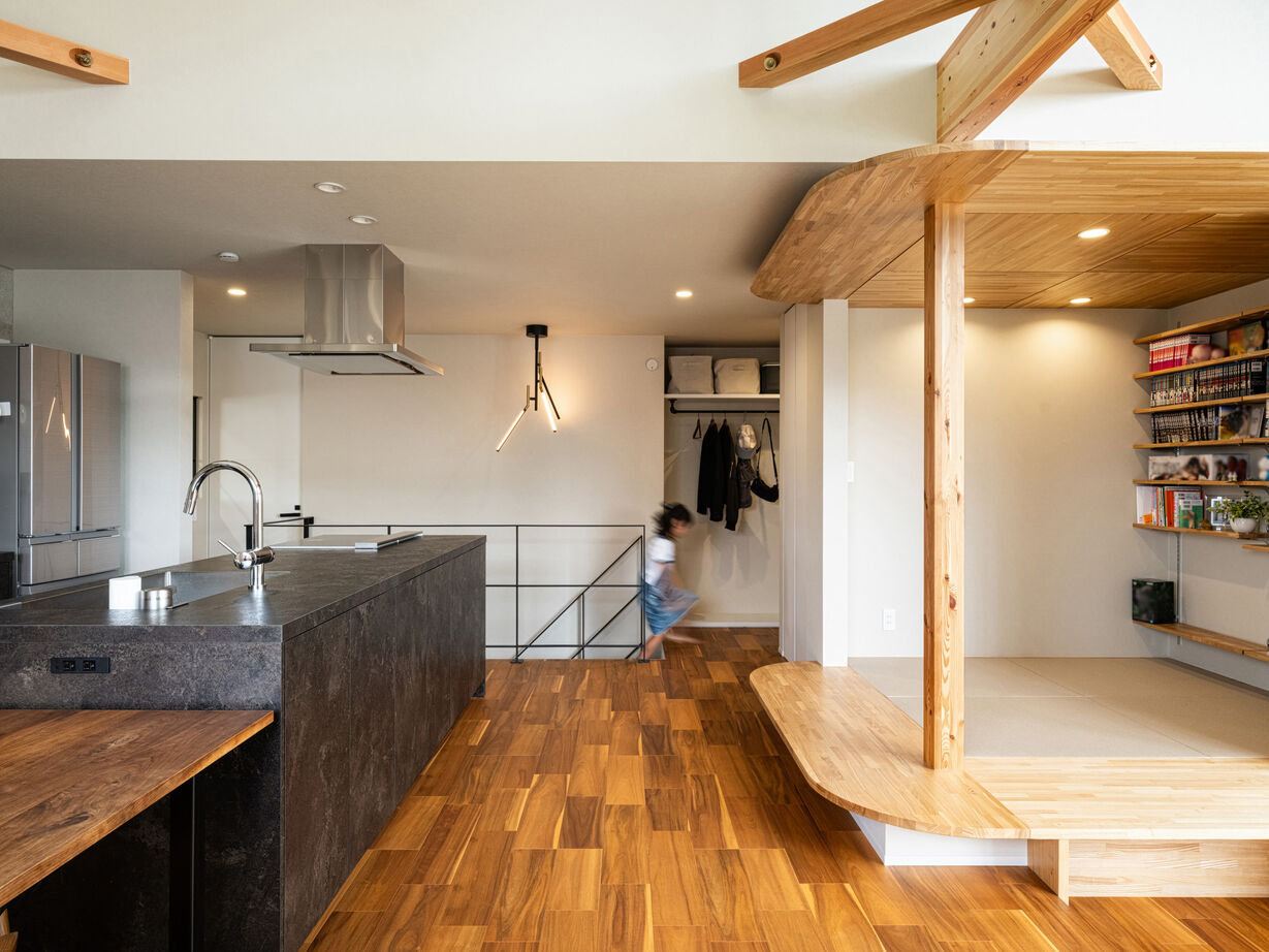 ハウスイズム建築設計事務所 【5500～5999万円/60坪台/二世帯】家の中にバスケ用の体育館！一緒に汗をかいて育む家族の絆の建築実例画像7