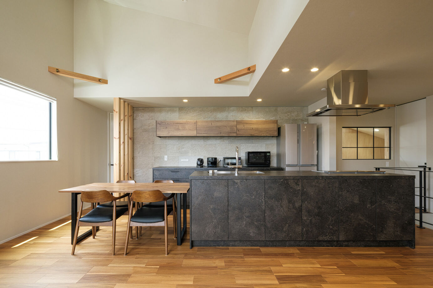 ハウスイズム建築設計事務所 【5500～5999万円/60坪台/二世帯】家の中にバスケ用の体育館！一緒に汗をかいて育む家族の絆の建築実例画像9