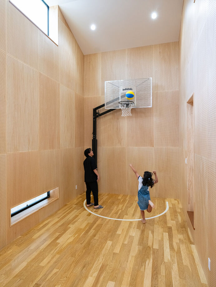 ハウスイズム建築設計事務所 【5500～5999万円/60坪台/二世帯】家の中にバスケ用の体育館！一緒に汗をかいて育む家族の絆の建築実例画像15