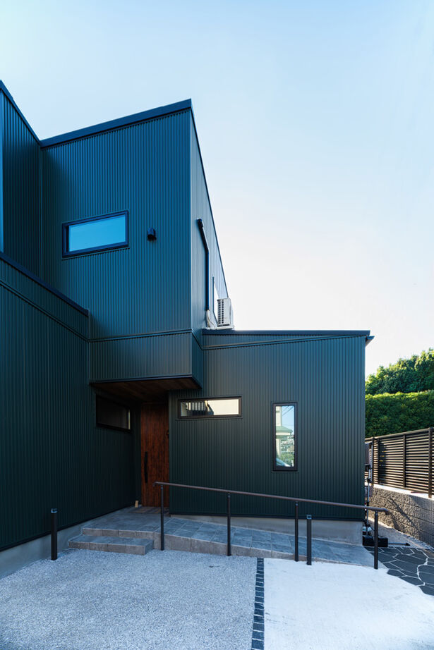 ハウスイズム建築設計事務所 【4000～4499万円/40坪台/間取り有/ガルバ】家族一緒の「おうち時間」が楽しい、祖父母と暮らす二世帯住宅の建築実例画像3