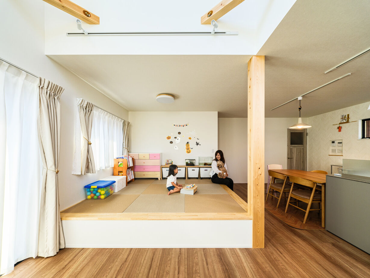 ハウスイズム建築設計事務所 【4000～4499万円/40坪台/間取り有/ガルバ】家族一緒の「おうち時間」が楽しい、祖父母と暮らす二世帯住宅の建築実例画像5