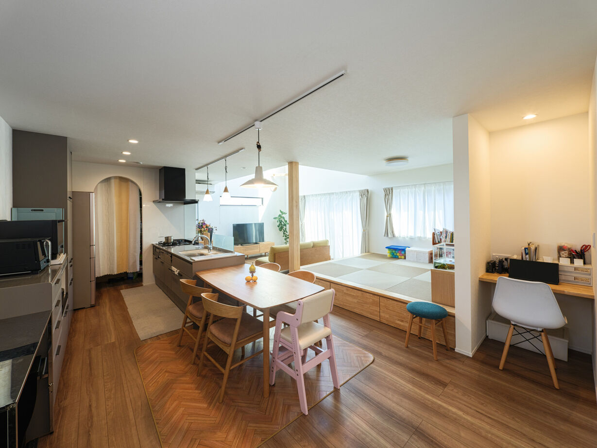 ハウスイズム建築設計事務所 【4000～4499万円/40坪台/間取り有/ガルバ】家族一緒の「おうち時間」が楽しい、祖父母と暮らす二世帯住宅の建築実例画像7