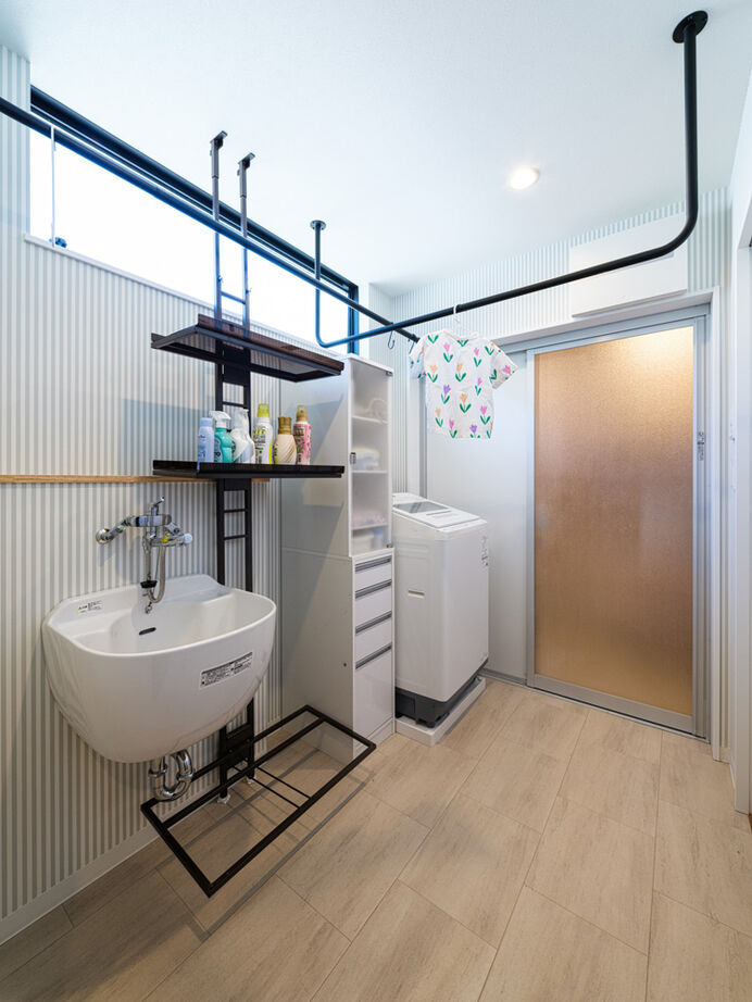 ハウスイズム建築設計事務所 【4000～4499万円/40坪台/間取り有/ガルバ】家族一緒の「おうち時間」が楽しい、祖父母と暮らす二世帯住宅の建築実例画像8