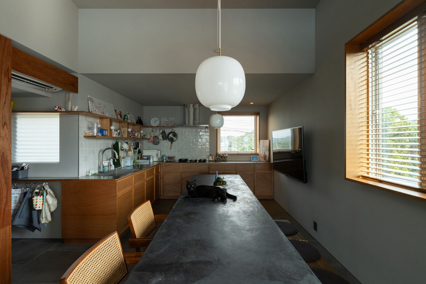 ハウスイズム建築設計事務所 【30坪台/間取り有】大パノラマの絶景を独り占め！海と山の豊かな自然を感じながら家族の絆を育む家の建築実例画像4