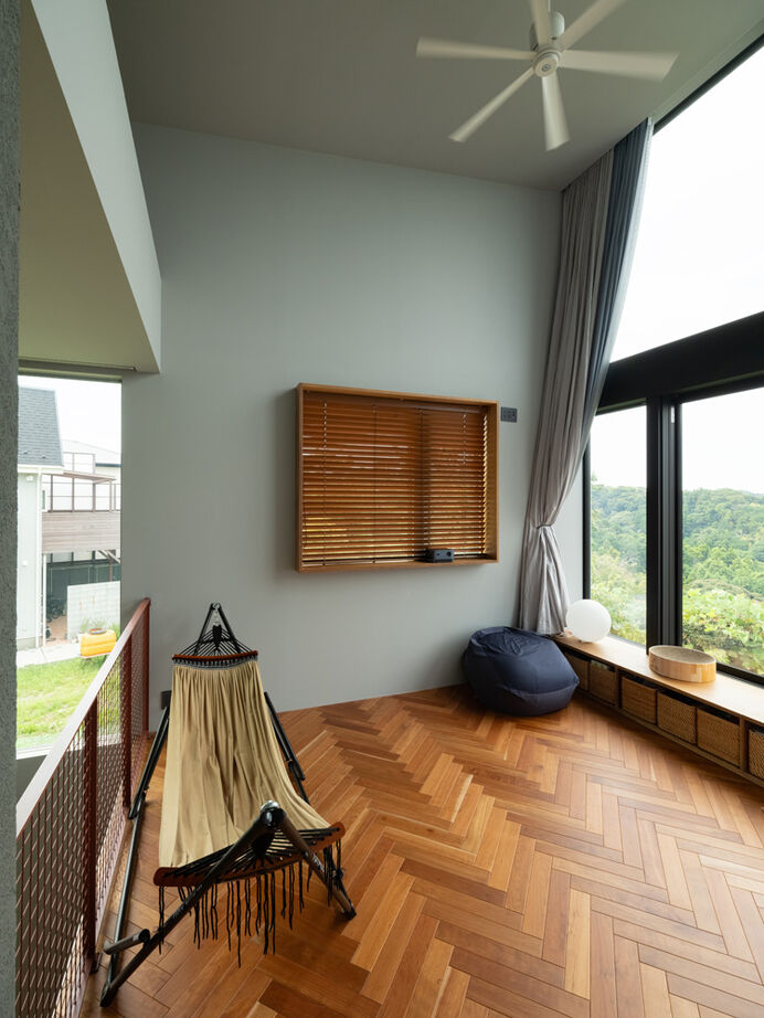 ハウスイズム建築設計事務所 【30坪台/間取り有】大パノラマの絶景を独り占め！海と山の豊かな自然を感じながら家族の絆を育む家の建築実例画像6