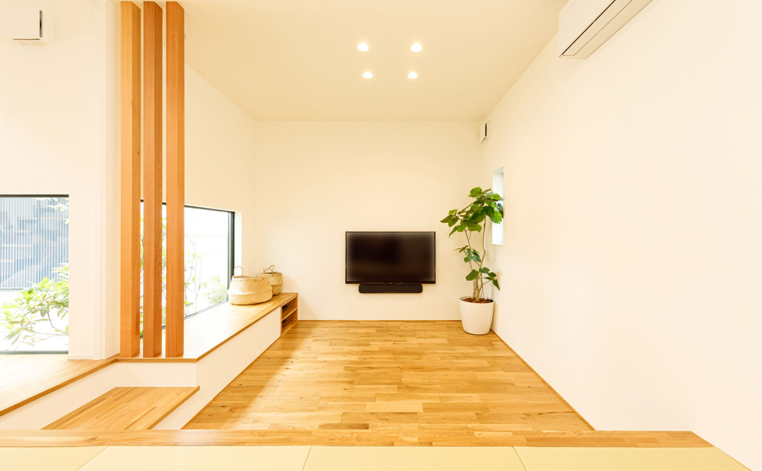 ハウスイズム建築設計事務所 【2500～2999万円/間取り有】段差が生む、こもれる安心感。視線の先には、季節が映る額縁のような窓の建築実例画像7