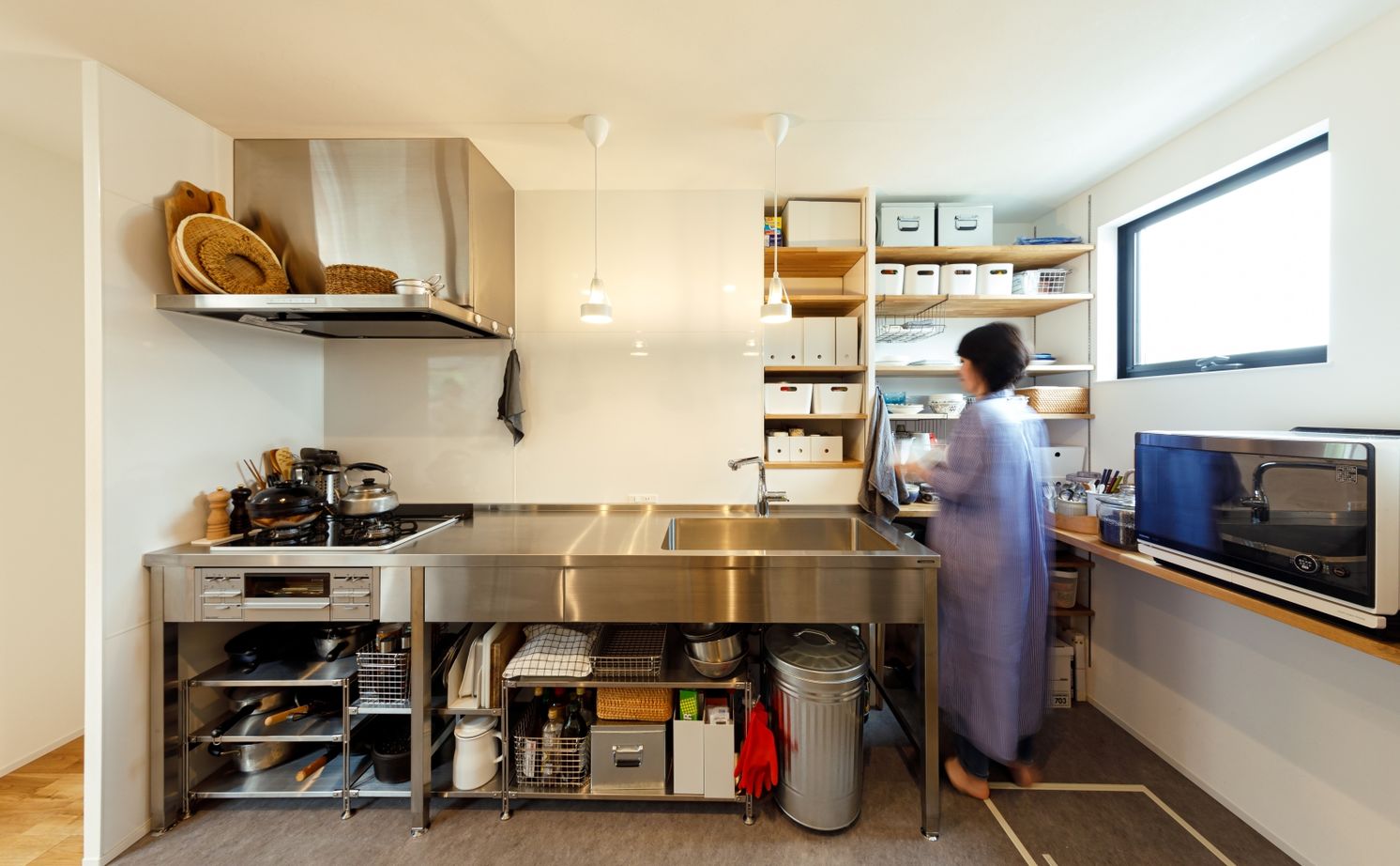 ハウスイズム建築設計事務所 【2500～2999万円/間取り有】段差が生む、こもれる安心感。視線の先には、季節が映る額縁のような窓の建築実例画像10