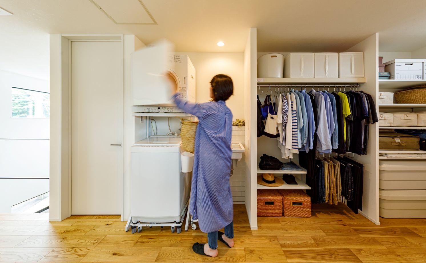 ハウスイズム建築設計事務所 【2500～2999万円/間取り有】段差が生む、こもれる安心感。視線の先には、季節が映る額縁のような窓の建築実例画像11